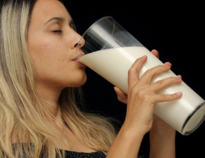 benefits of drinking milk while breastfeeding